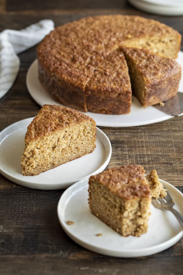 Gâteau aux pommes râpées au Thermomix servi en parts