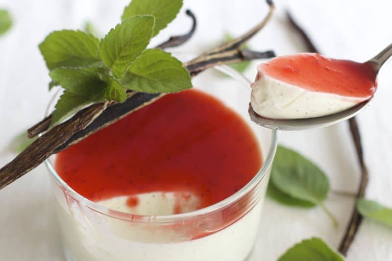 Panna cotta au Thermomix avec coulis de fraise