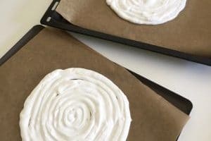 Meringue en spirale pour la recette Thermomix de vacherin