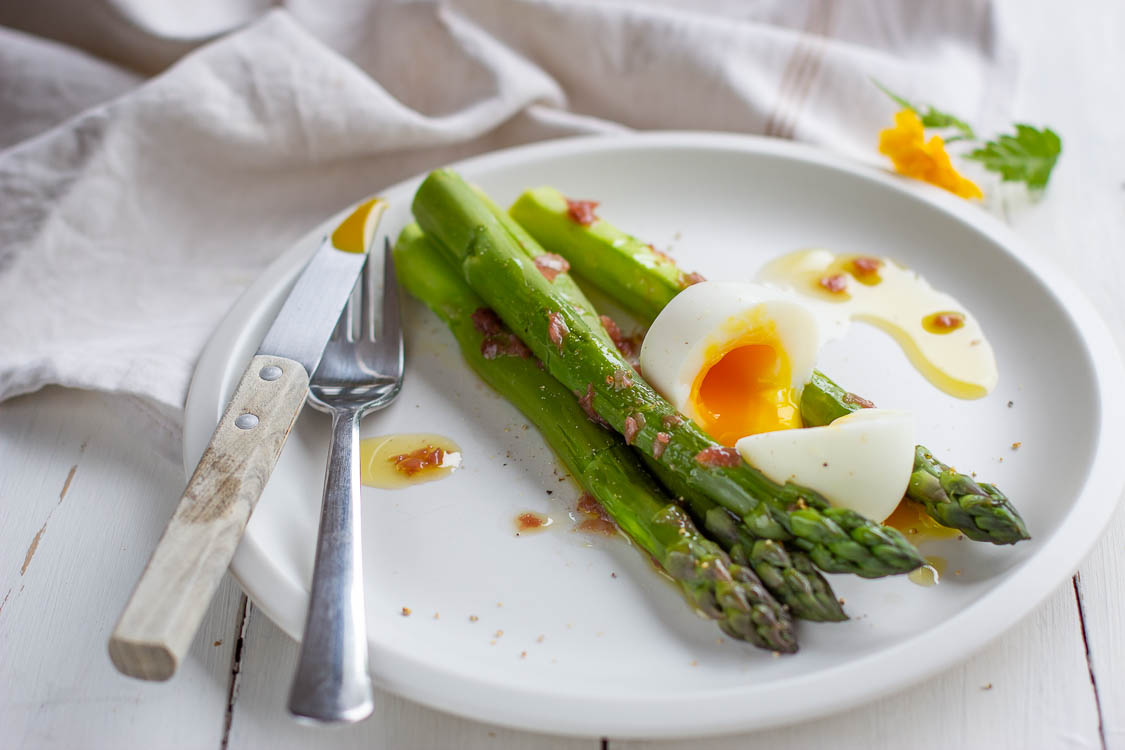 asperges vertes, oeufs mollets et vinaigrette échalote au Thermomix