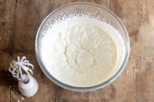 Crème fouettée pour le gâteau royal au chocolat au Thermomix