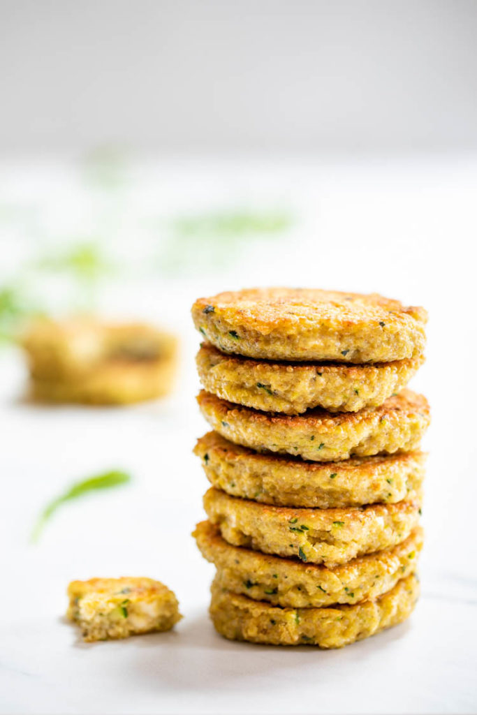 Pile de galettes quinoa chèvre courgette au Thermomix