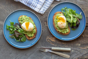 Avocado toast aux herbes et oeuf mollet au Thermomix