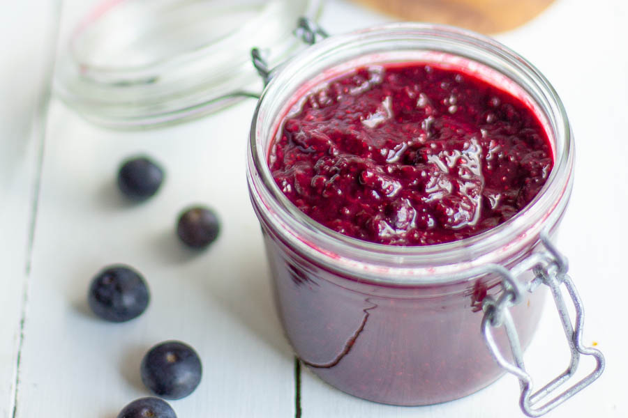 Confiture de fruits rouges aux graines de chia au Thermomix