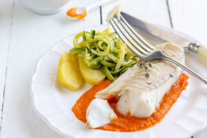 Lieu jaune au coulis de poivron, pommes de terre et tagliatelles de courgette au Thermomix