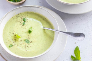 Velouté de courgette aux amandes et à la menthe au Thermomix