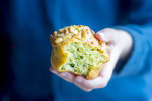 Muffins aux courgettes, basilic et pignons au Thermomix