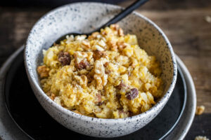 Quinoa et lentilles corail au céleri, raisins et noix au Thermomix