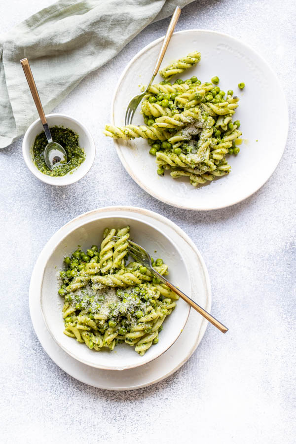 Fusilli aux petits pois et pesto de fanes de radis au Thermomix