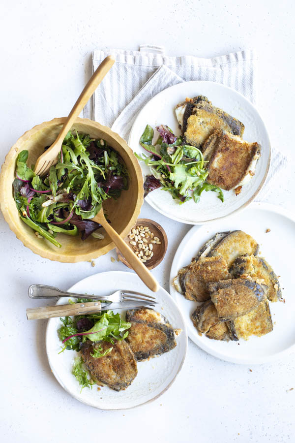 Aubergines panées à la sicilienne, mesclun aux pignons de pin au Thermomix