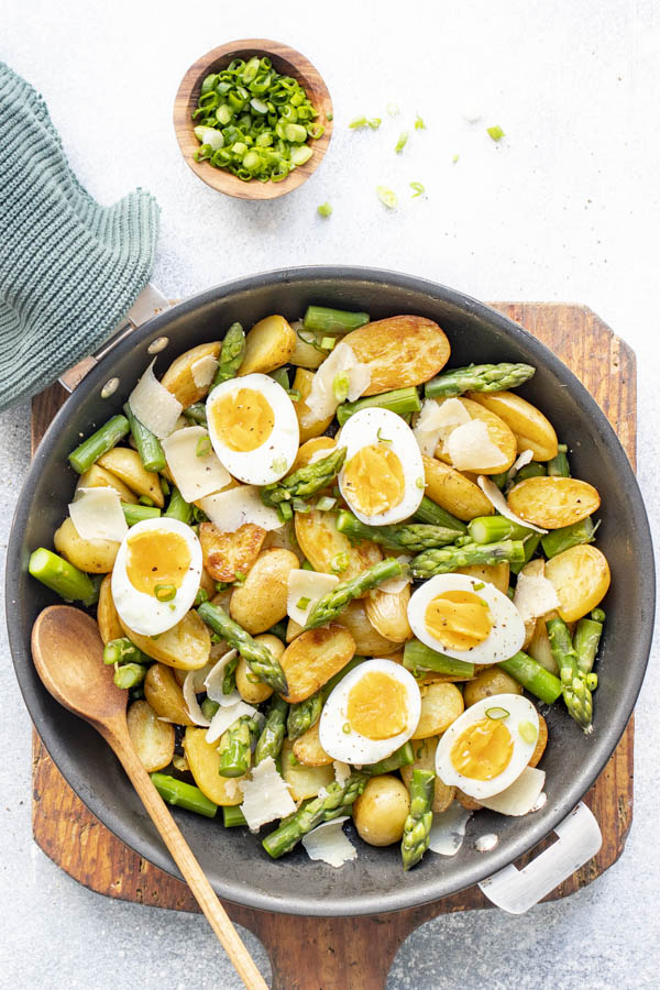 Poêlée d’asperges et pommes de terre nouvelles aux œufs mollets au Thermomix