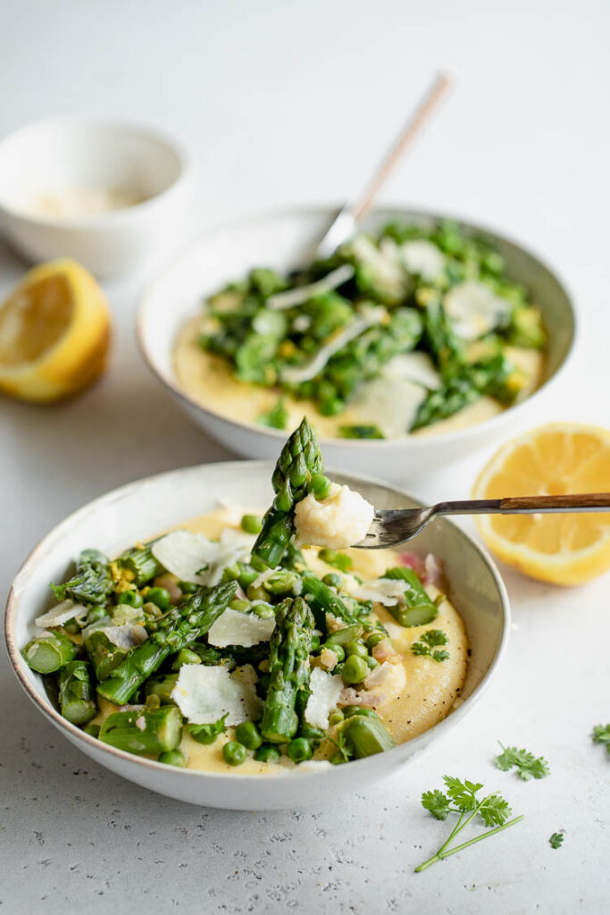 Bol de polenta asperges petits pois au Thermomix