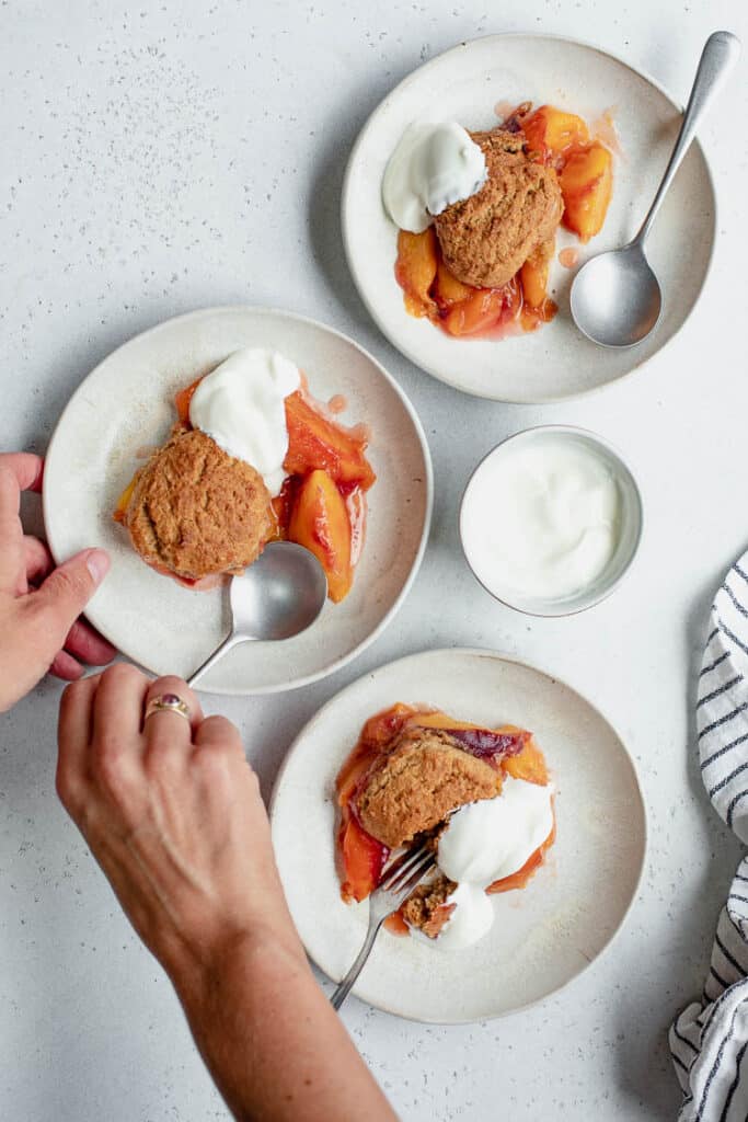 cobbler aux pêches au Thermomix ou gâteau aux pêches au Thermomix vu de dessus