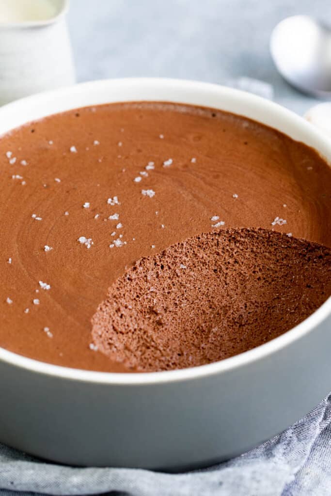 Plat de mousse au chocolat végétale au Thermomix