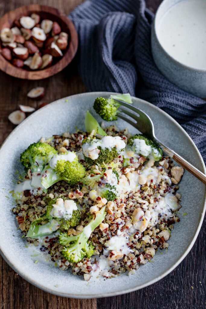 Quinoa brocolis, sauce chèvre et noisettes au Thermomix