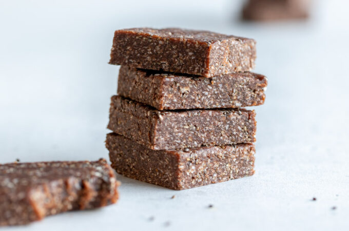 Carrés énergétiques aux graines de chia, coco et cacao au Thermomix