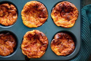 Egg muffins au Thermomix au chèvre, poivron et basilic