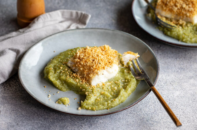 Merlu en crumble de parmesan, purée au brocoli au Thermomix