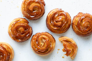 Roses aux pommes feuilletées façon mini Tatin au Thermomix