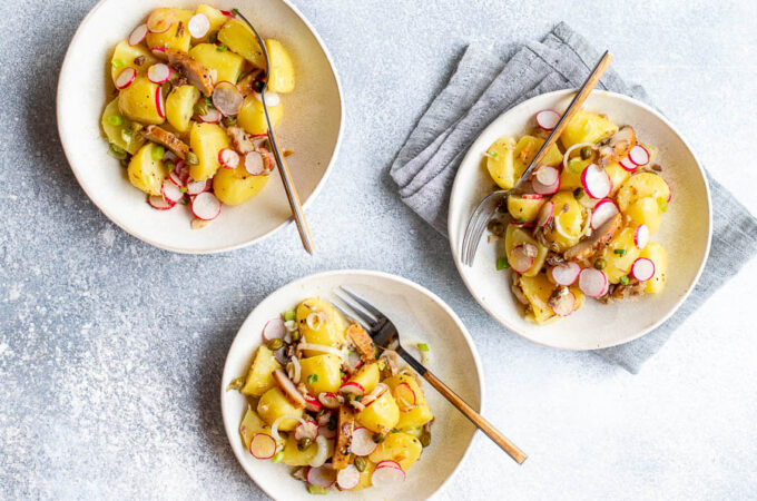 salade de pommes de terre aux radis et maquereau fumé