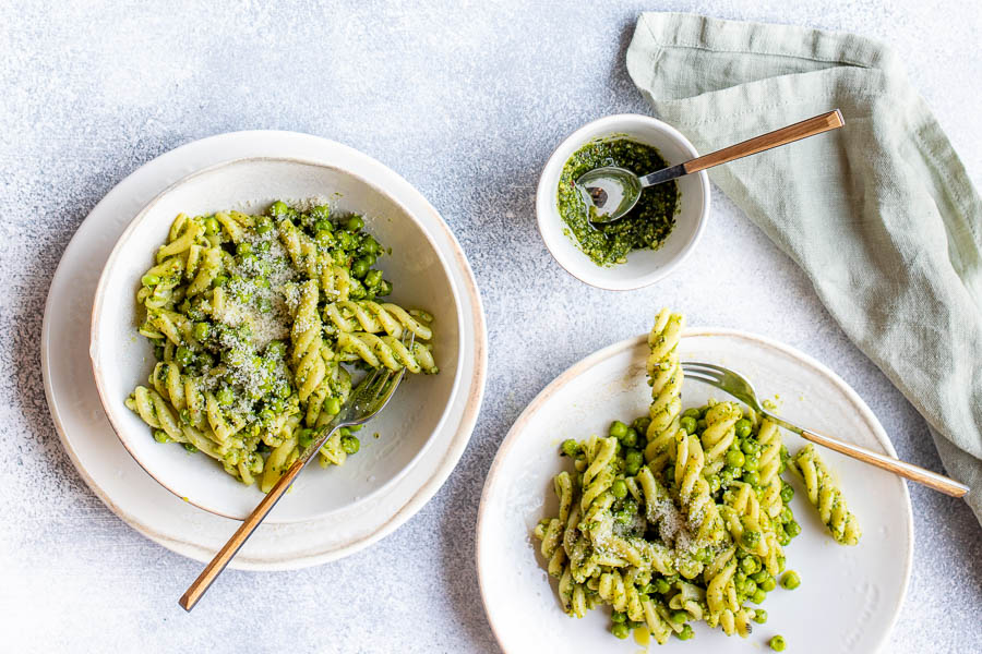 Fusilli aux petits pois et pesto fanes de radis